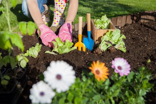 Booking and payment terms for gardening services